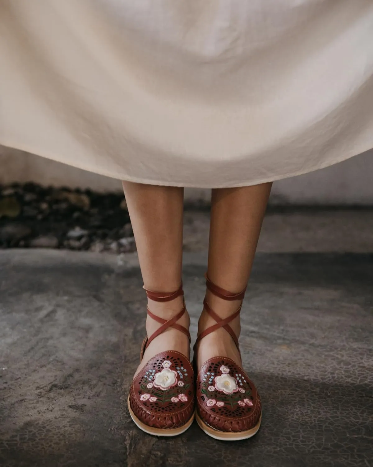 Mexico en la Piel Handcrafted Leather Huarache Sandals for Women - Roman Lace-Up Design, Crepe Sole, Floral Embroidery, Lightweight and Breathable, Available in Natural, Shedron, and White
