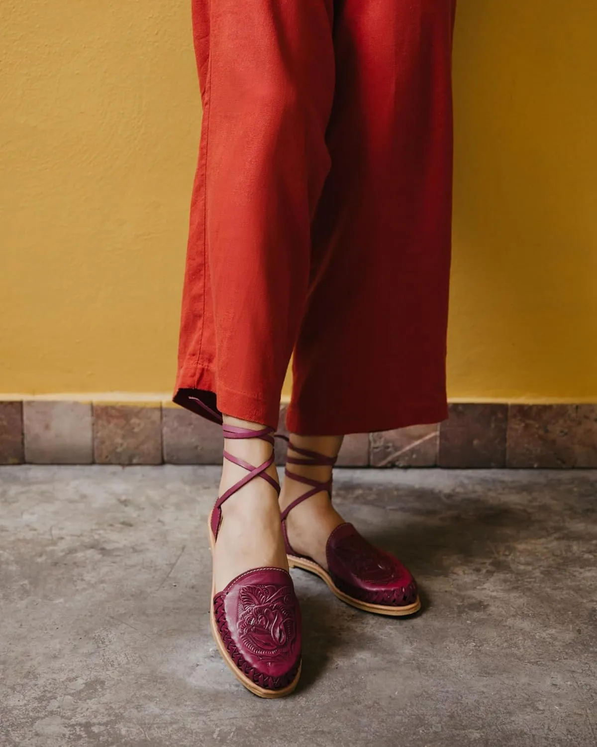 Mexico en la Piel Handmade Leather Flat Sandals for Women - Available in Purple Roman Style and Blue Buckle Style, Floral Die-Cut Design, Comfortable and Casual