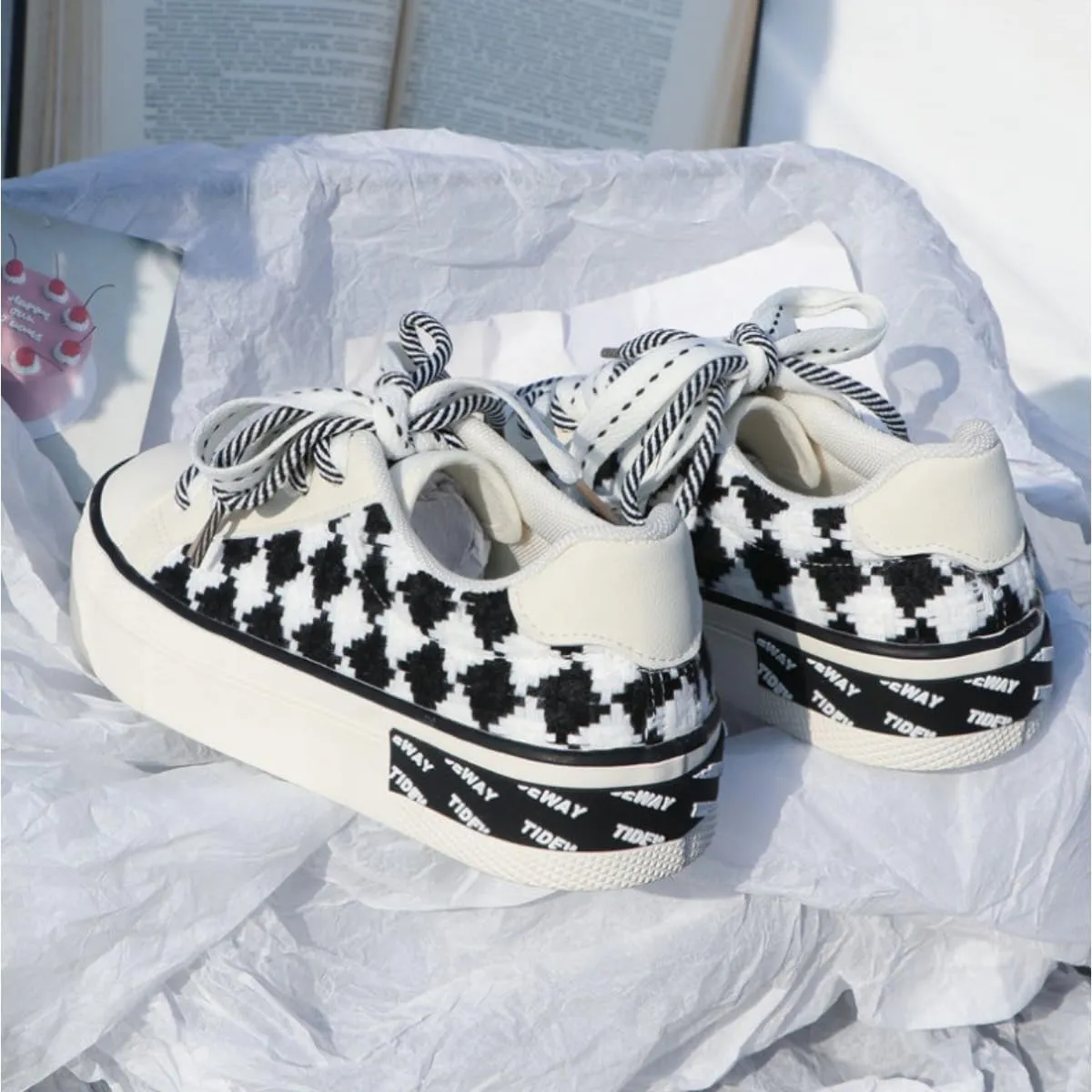 Trendy Checkered Low-Top Women's Sneakers Comfortable Fashion Canvas Casual Shoes Street Style Lace-Up Trainers