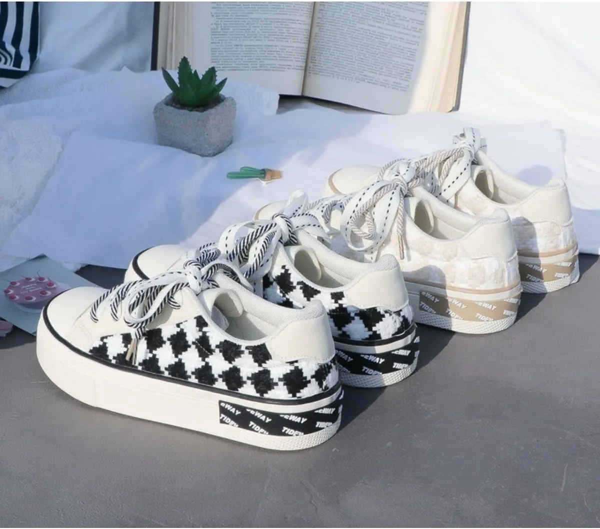 Trendy Checkered Low-Top Women's Sneakers Comfortable Fashion Canvas Casual Shoes Street Style Lace-Up Trainers