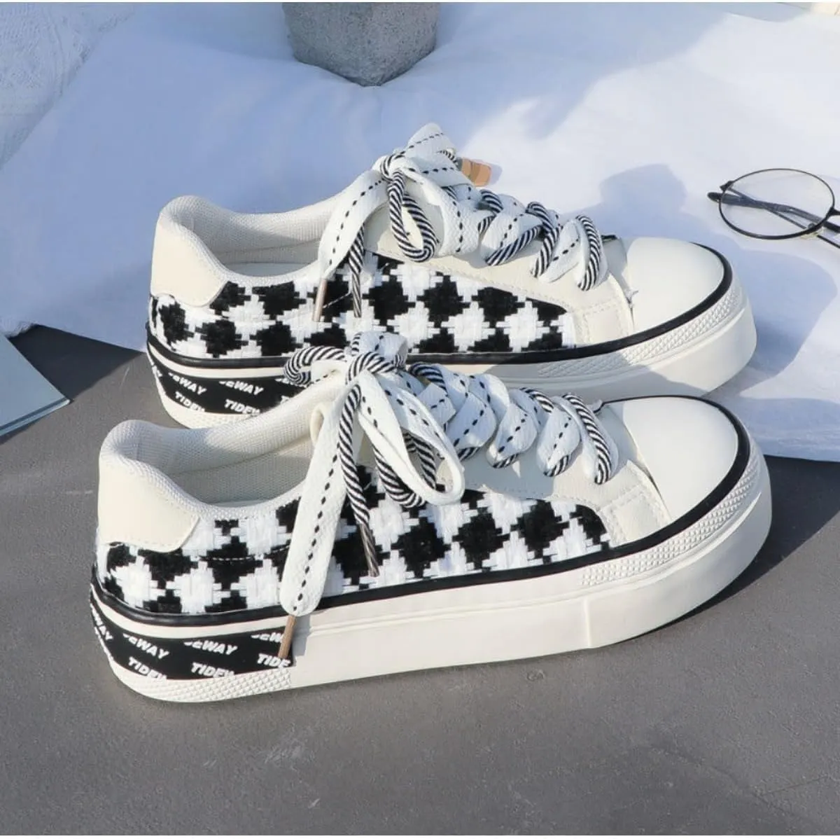 Trendy Checkered Low-Top Women's Sneakers Comfortable Fashion Canvas Casual Shoes Street Style Lace-Up Trainers