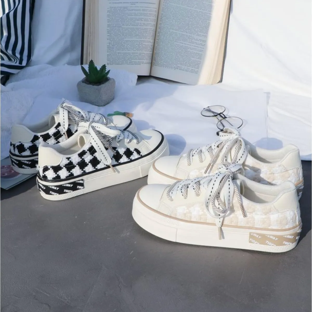 Trendy Checkered Low-Top Women's Sneakers Comfortable Fashion Canvas Casual Shoes Street Style Lace-Up Trainers