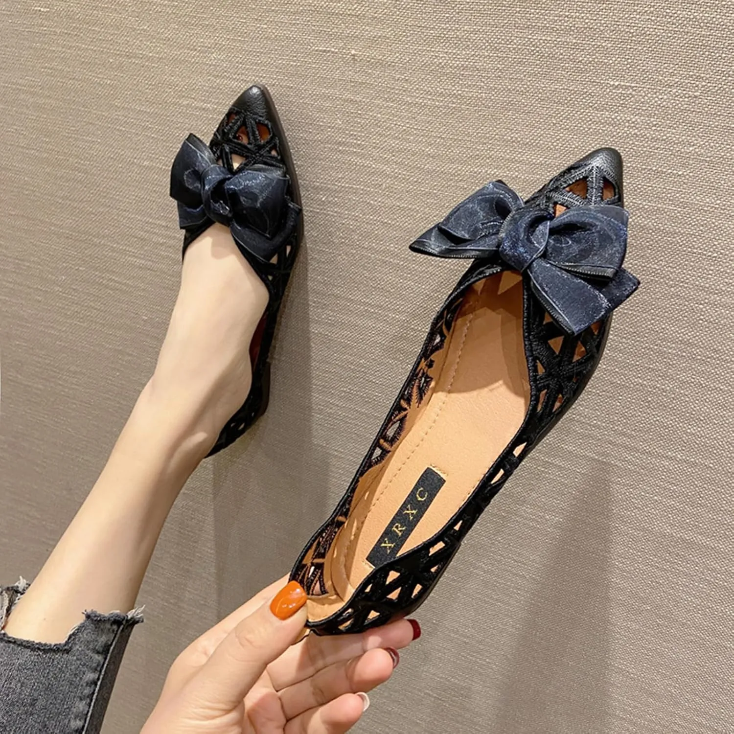 Women'S Hollow Leather Bow Breathable Ballet Flats,Fashion Pointed Toe Slip-On Comfortable Soft Sole Casual Shoes,for Office Work Walking Shoes