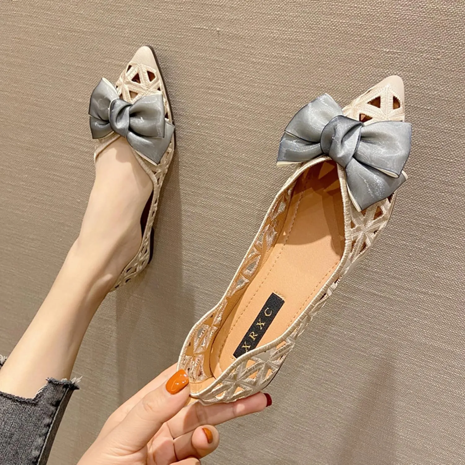 Women'S Hollow Leather Bow Breathable Ballet Flats,Fashion Pointed Toe Slip-On Comfortable Soft Sole Casual Shoes,for Office Work Walking Shoes