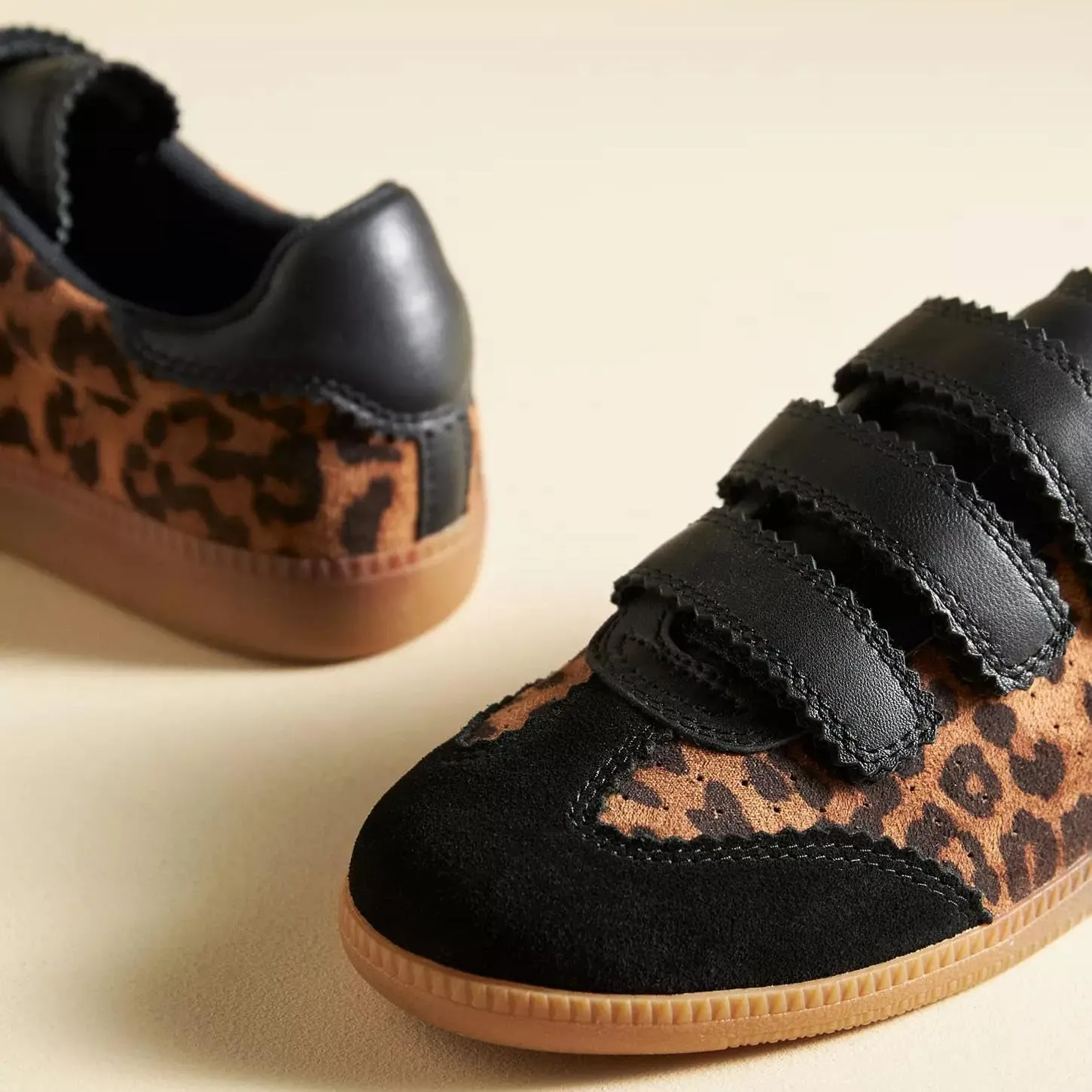 Women's Low Top Retro Sneakers Hook and Loop Closure Lightweight Casual Shoes
